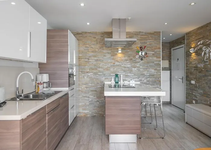 Go2tenerife Apart'cala Pool & At 5 Mins 아파트 *